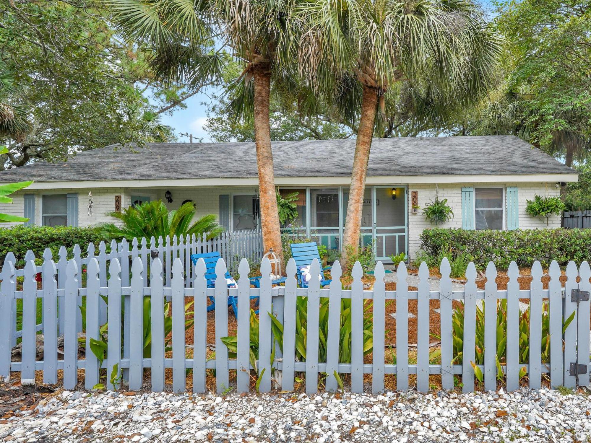 Salt Palms Cottage タイビーアイランド エクステリア 写真