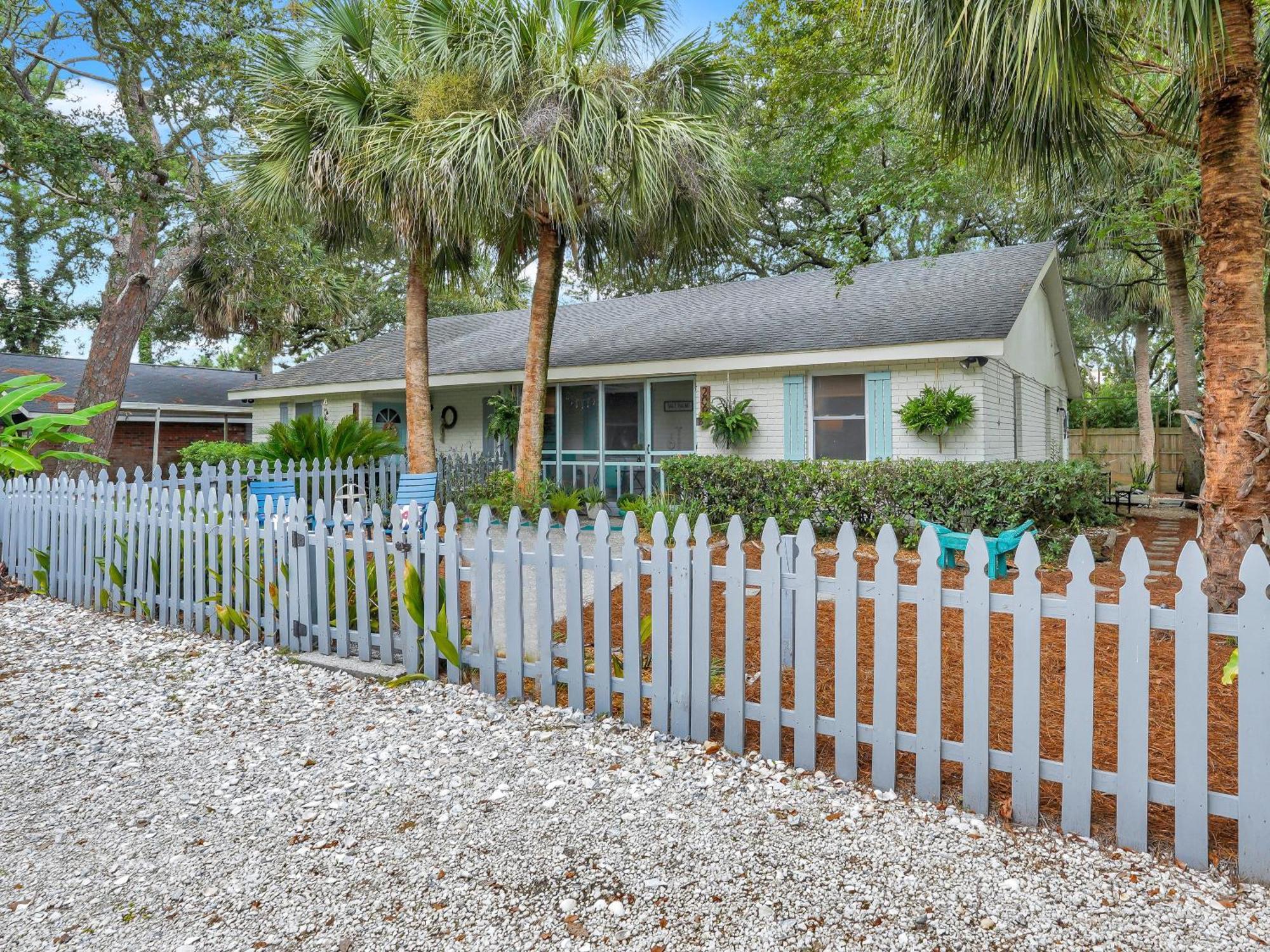 Salt Palms Cottage タイビーアイランド エクステリア 写真